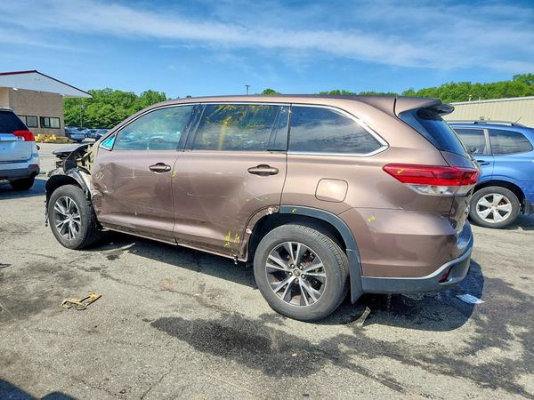 2017 TOYOTA HIGHLANDER LE/LE Plus