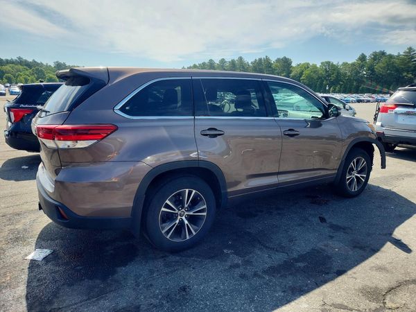 2017 TOYOTA HIGHLANDER LE/LE Plus
