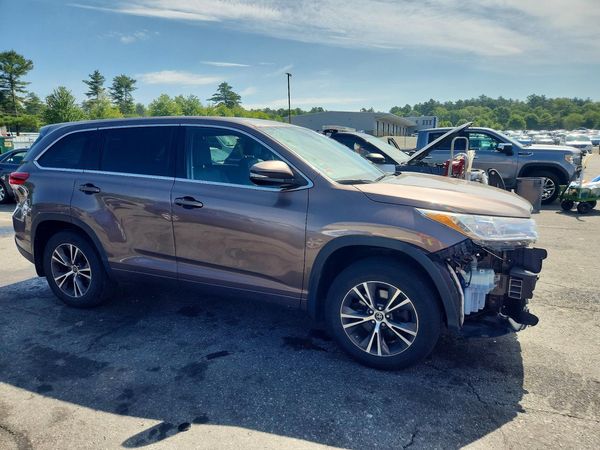 2017 TOYOTA HIGHLANDER LE/LE Plus
