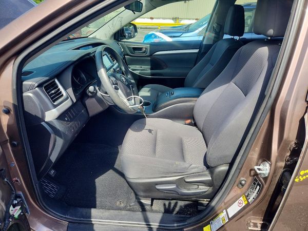 2017 TOYOTA HIGHLANDER LE/LE Plus