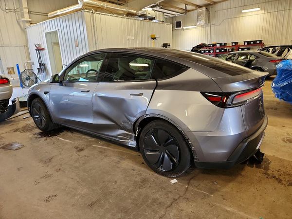 2026 TESLA MODEL Y