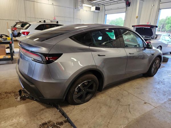 2026 TESLA MODEL Y