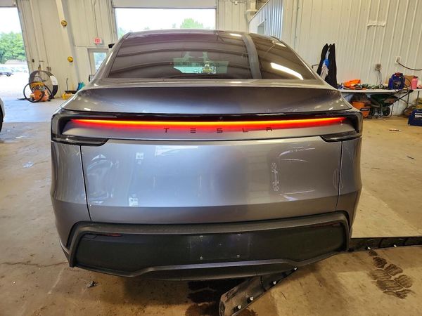 2026 TESLA MODEL Y