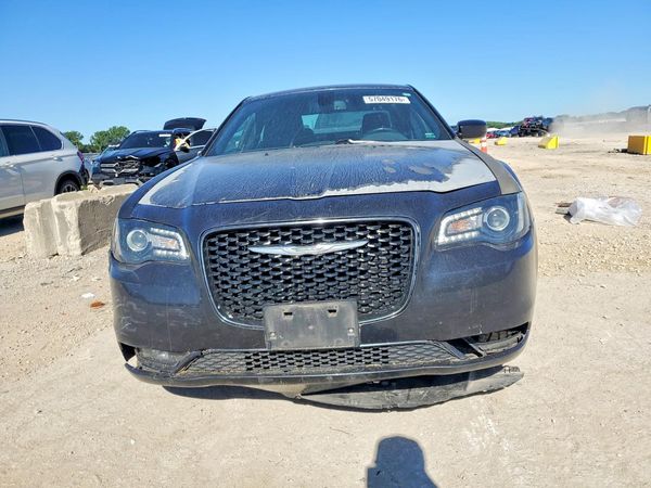 2018 CHRYSLER 300