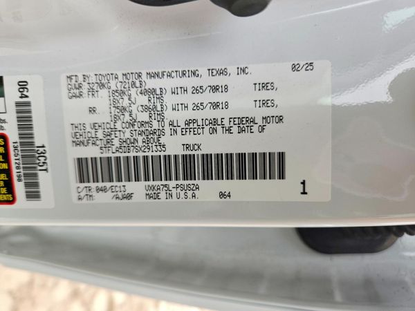 2025 TOYOTA TUNDRA SR5