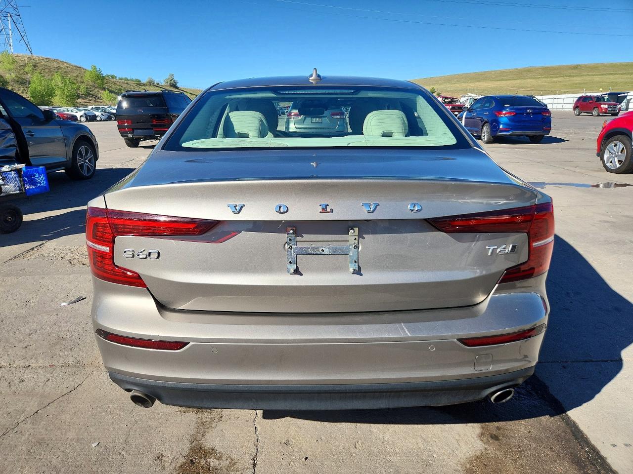 2021 VOLVO S60 Momentum
