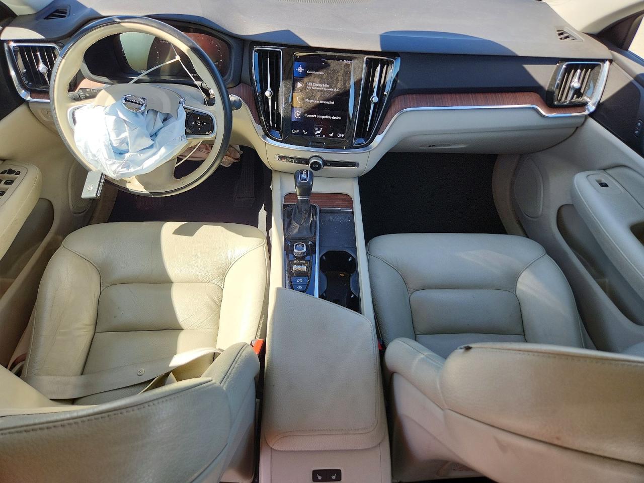 2021 VOLVO S60 Momentum