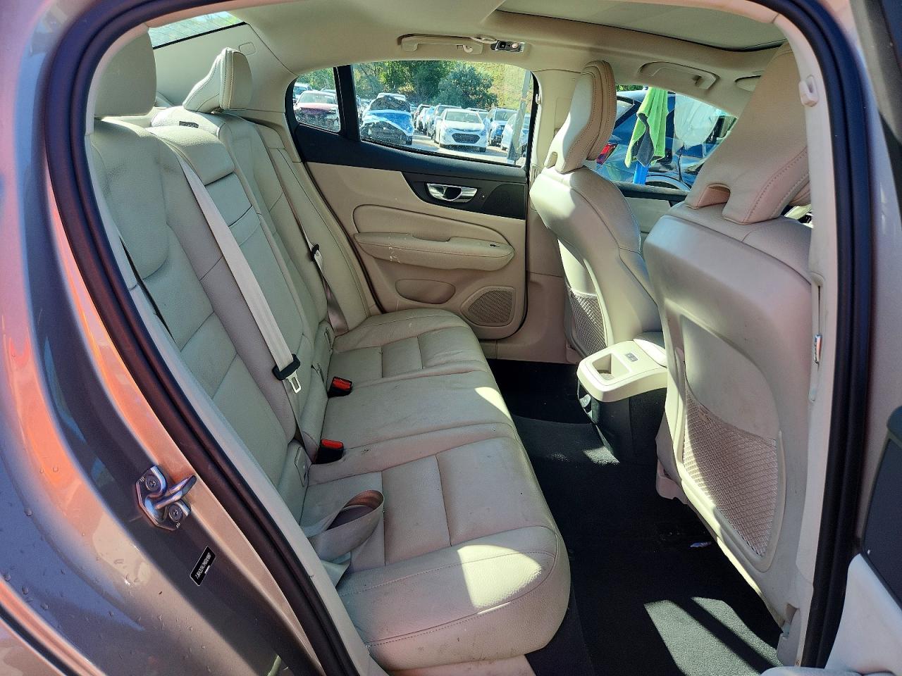 2021 VOLVO S60 Momentum