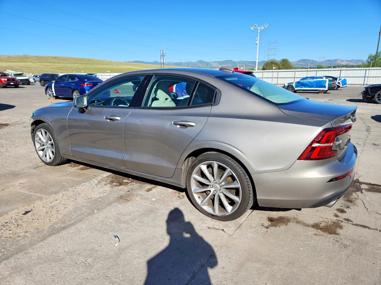 2021 VOLVO S60 Momentum