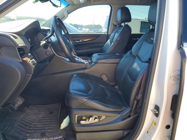 2017 CADILLAC ESCALADE Base