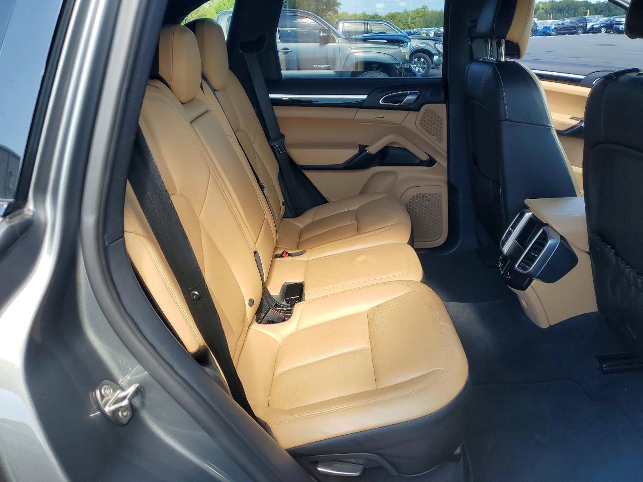 2015 PORSCHE CAYENNE
