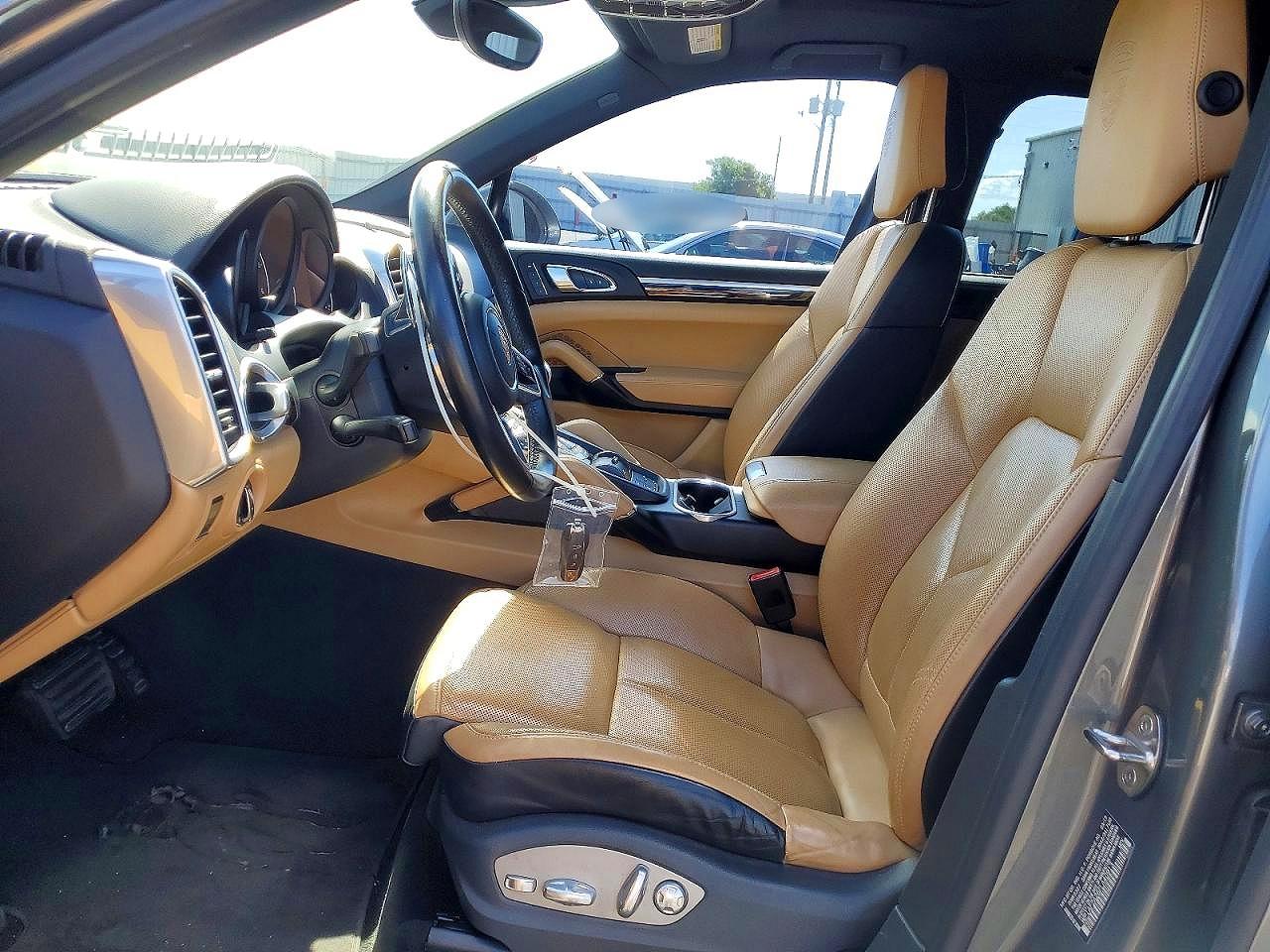 2015 PORSCHE CAYENNE