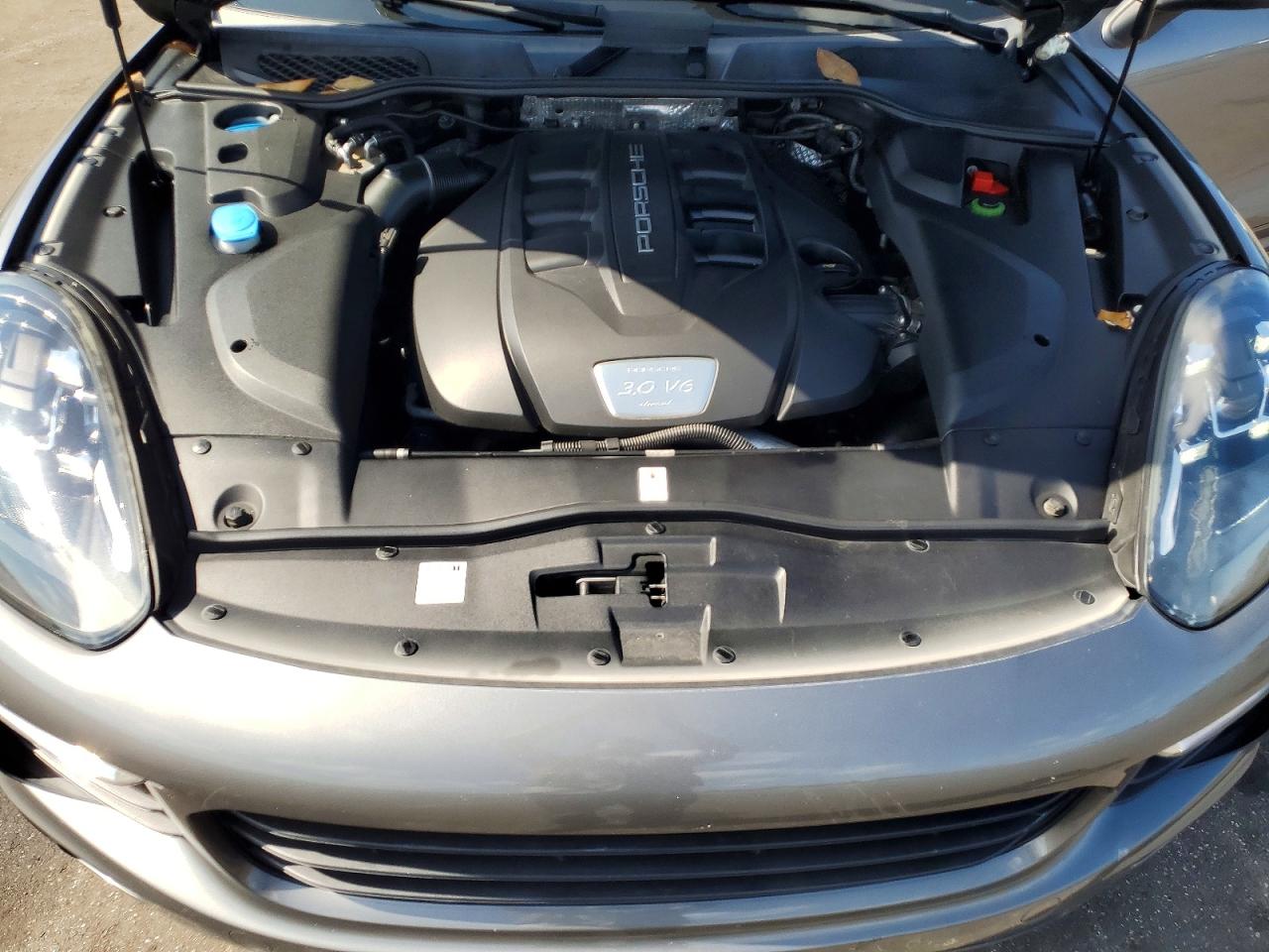 2015 PORSCHE CAYENNE