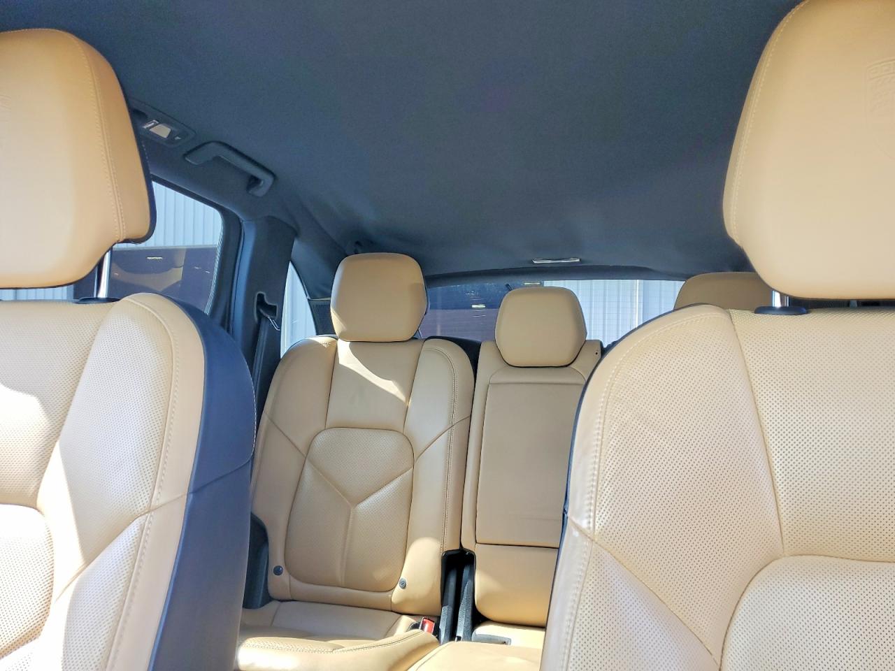 2015 PORSCHE CAYENNE