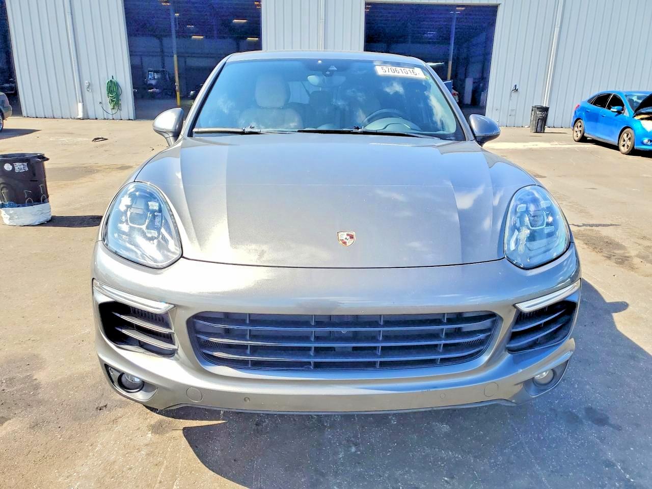2015 PORSCHE CAYENNE