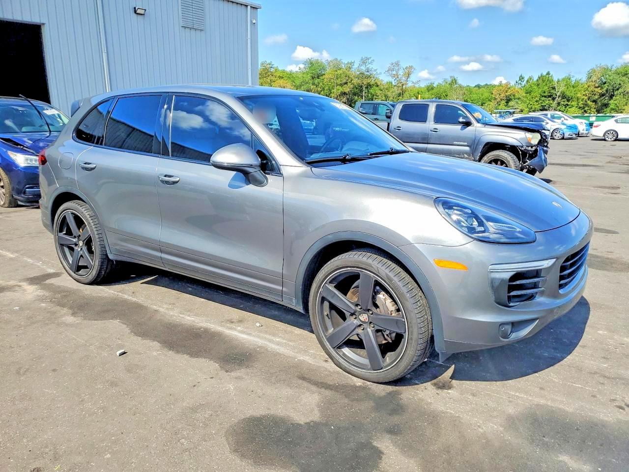 2015 PORSCHE CAYENNE