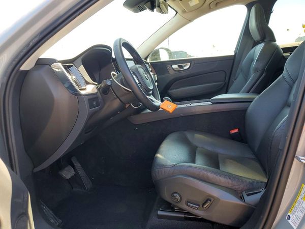 2024 VOLVO XC60 Plus Dark