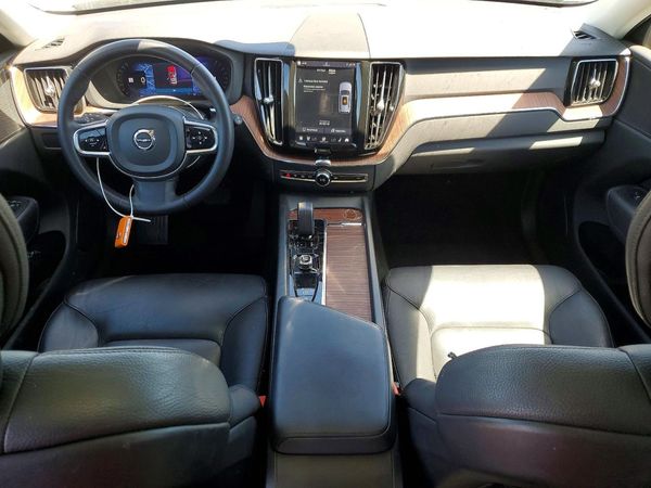 2024 VOLVO XC60 Plus Dark