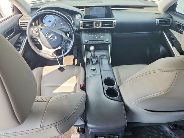 2016 LEXUS IS 200t