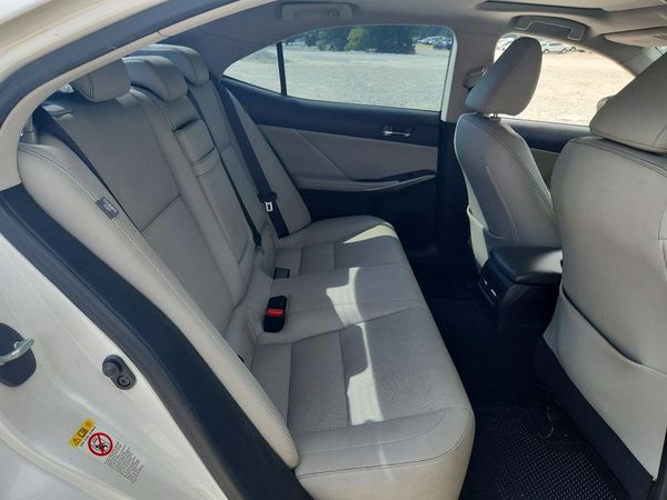 2016 LEXUS IS 200t