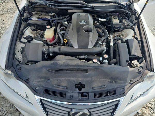2016 LEXUS IS 200t