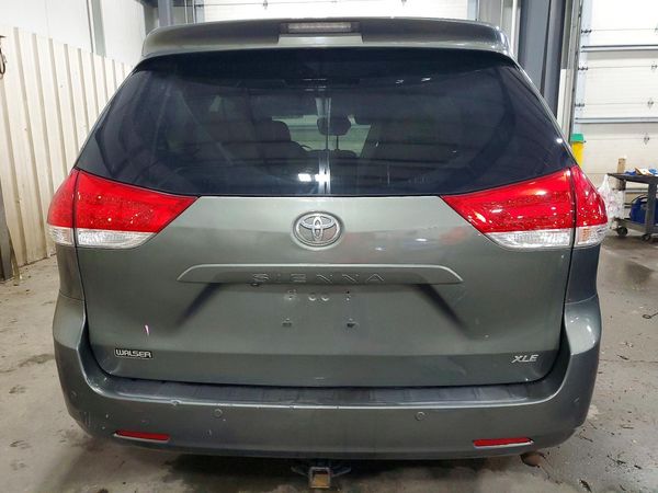 2012 TOYOTA SIENNA