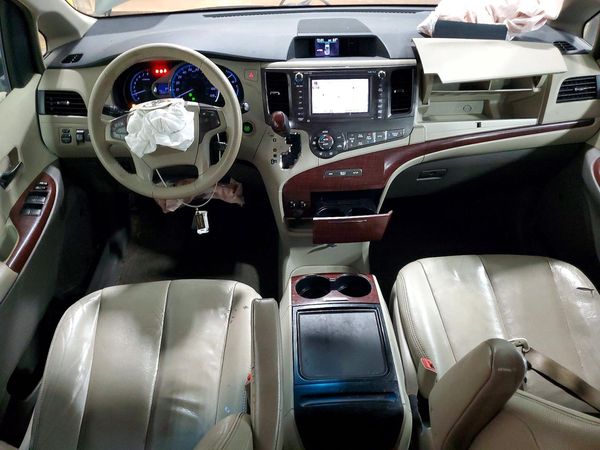 2012 TOYOTA SIENNA
