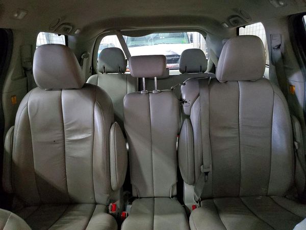 2012 TOYOTA SIENNA