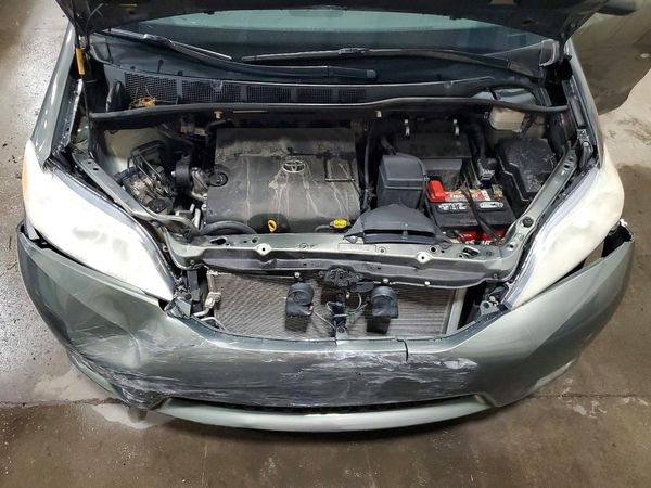 2012 TOYOTA SIENNA