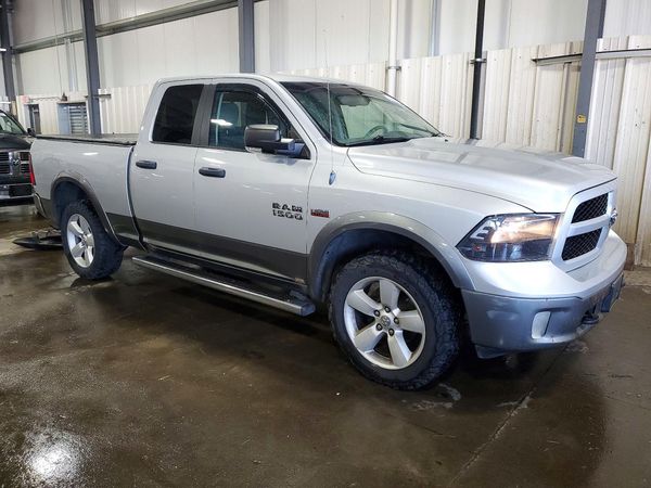 2013 RAM 1500 SLT QUAD CAB 4X4