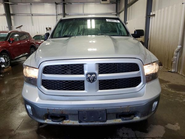 2013 RAM 1500 SLT QUAD CAB 4X4