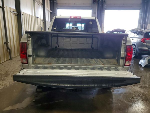 2013 RAM 1500 SLT QUAD CAB 4X4