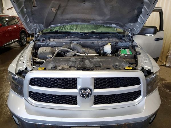 2013 RAM 1500 SLT QUAD CAB 4X4