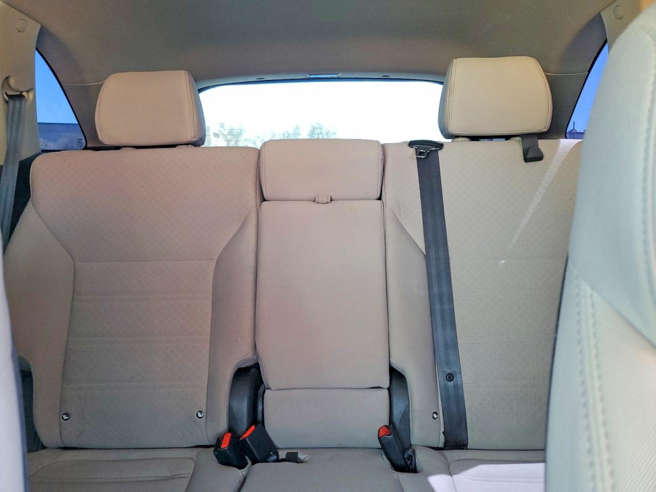 2016 KIA SORENTO L / LX