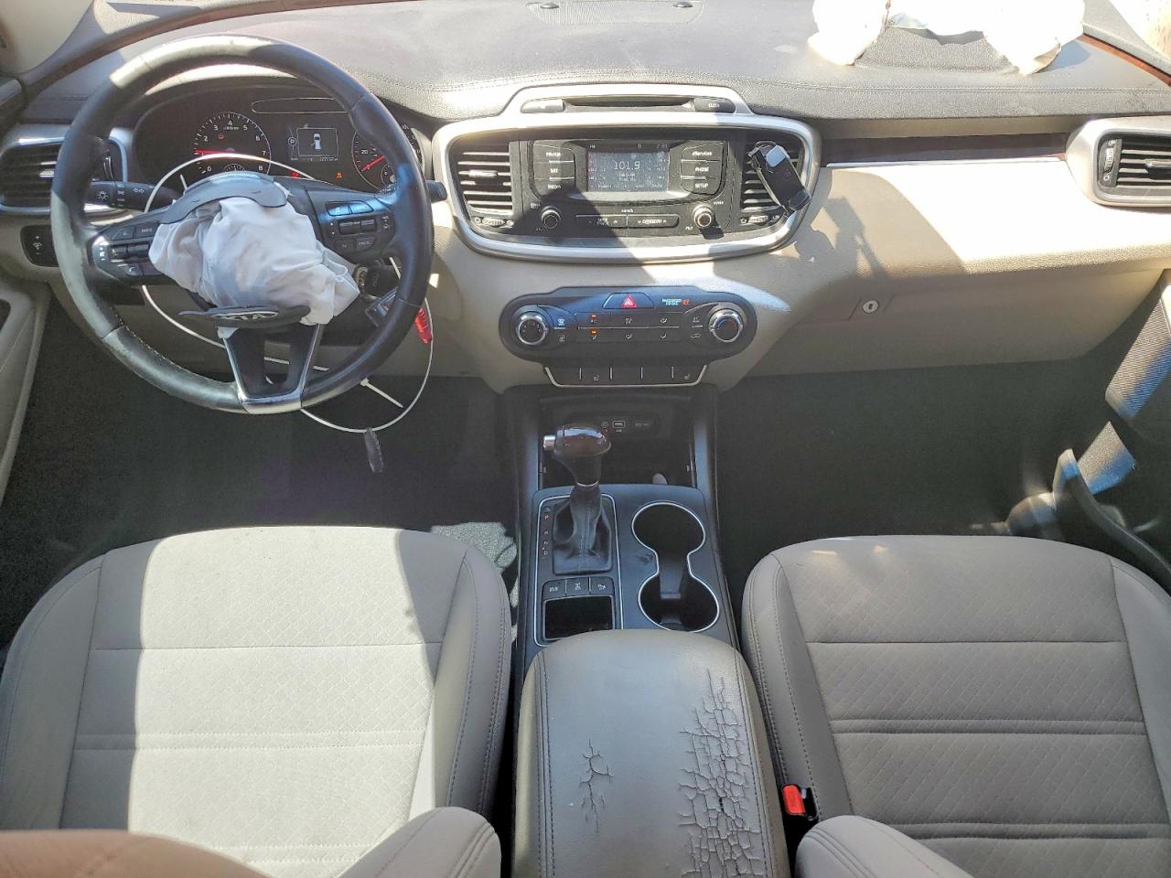 2016 KIA SORENTO L / LX