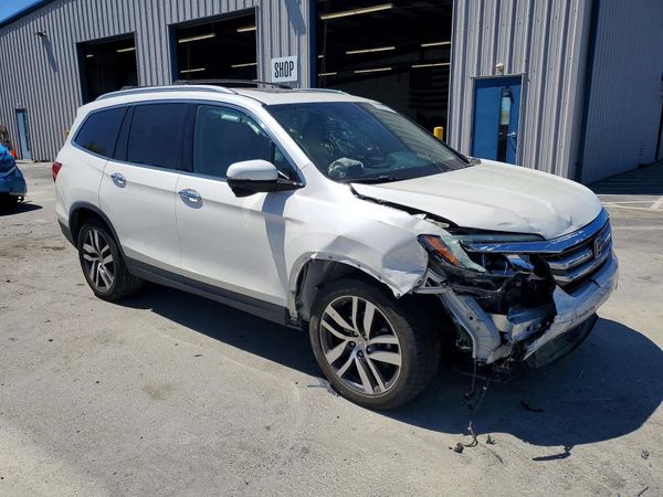 2017 HONDA PILOT TOURING — Passenger 3/4