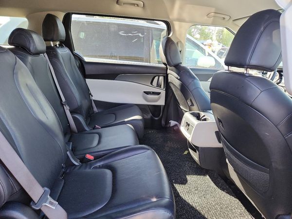 2024 KIA CARNIVAL LX, LX Seat Package