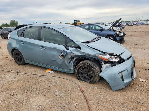 2014 TOYOTA PRIUS — Passenger 3/4