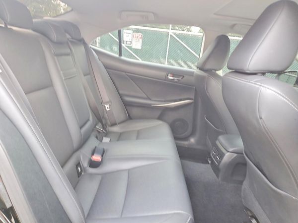 2016 LEXUS IS 200t