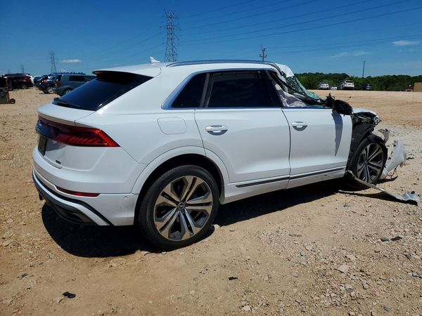 2021 AUDI Q8