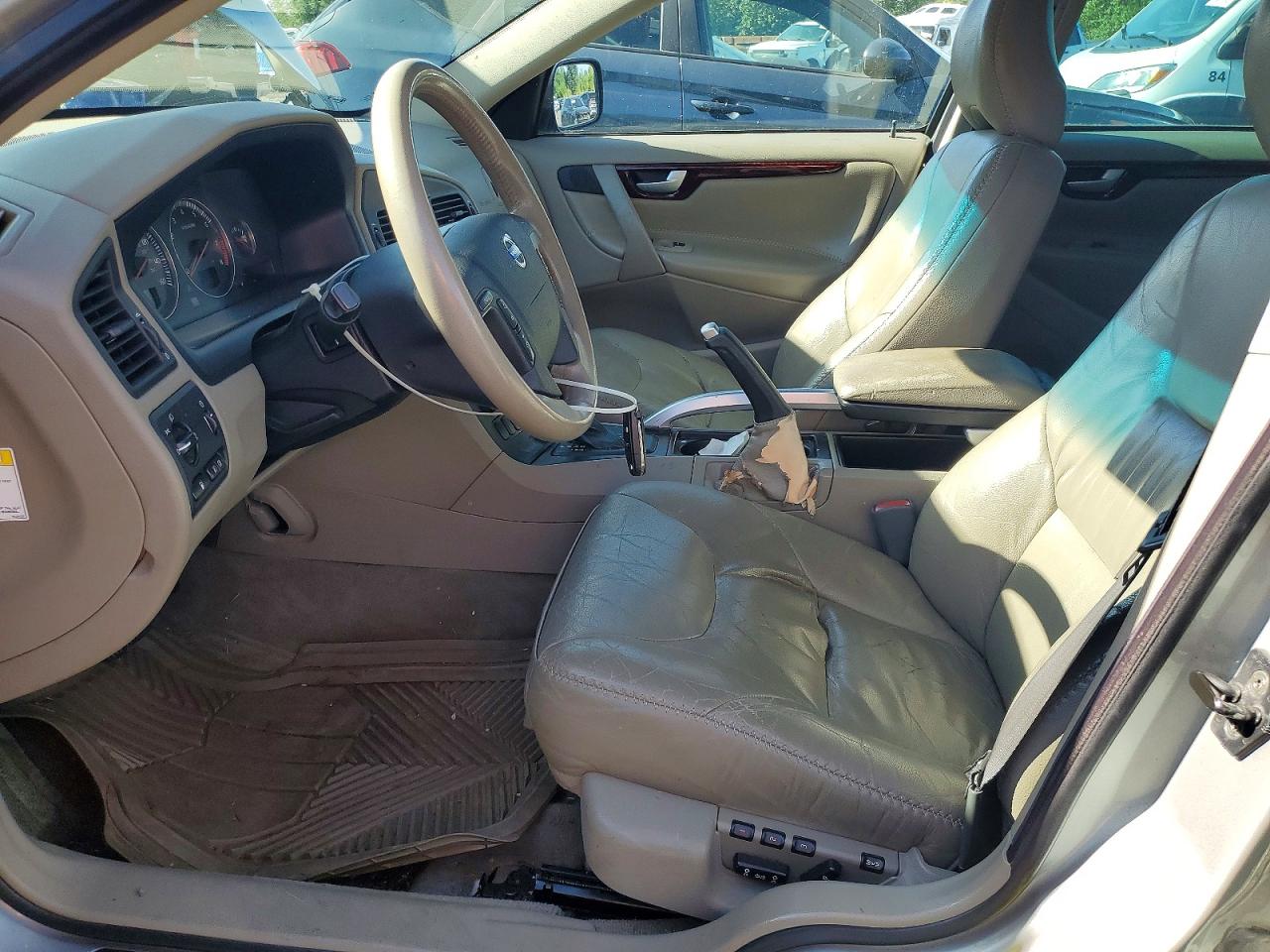2004 VOLVO XC70