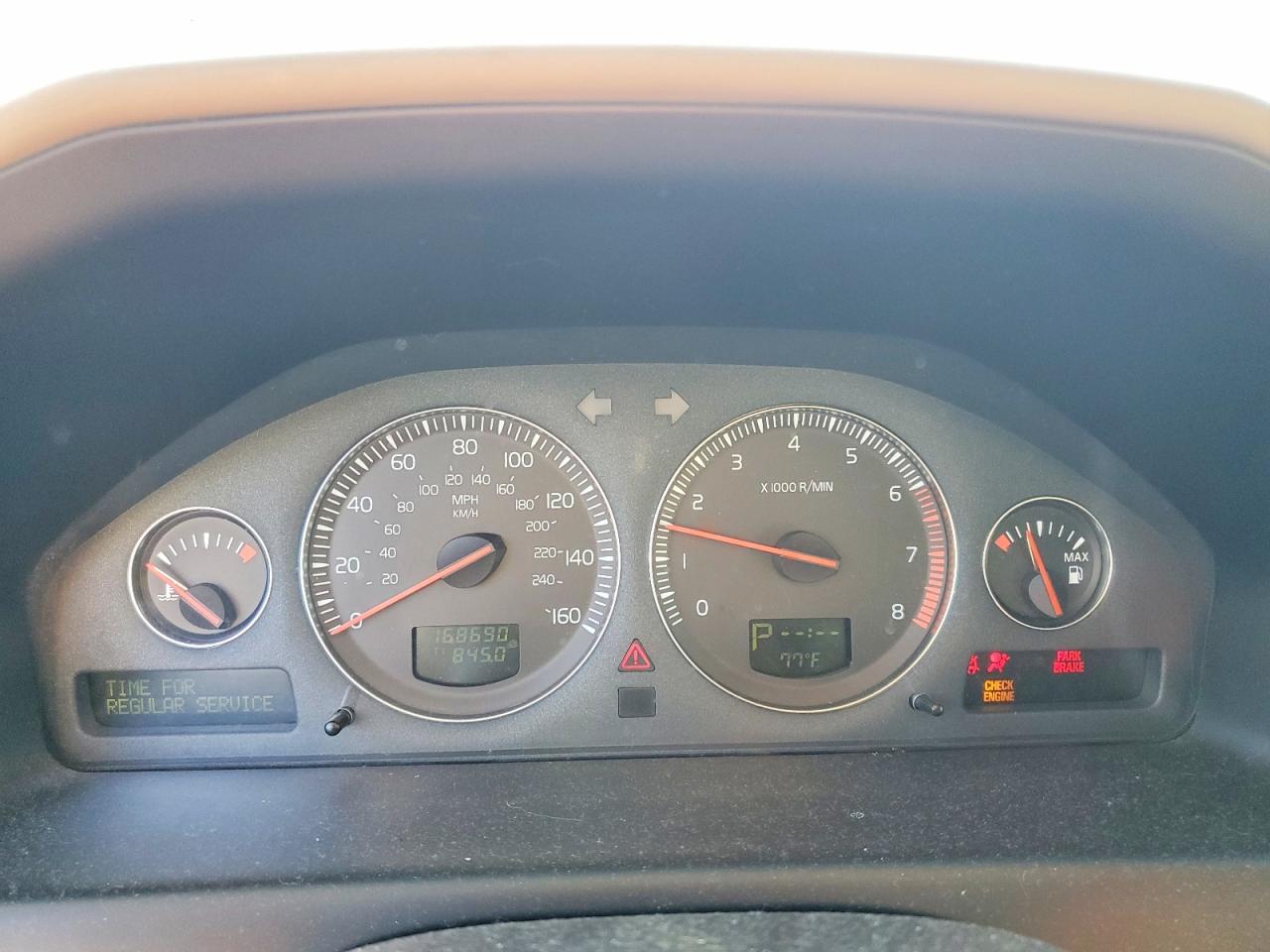 2004 VOLVO XC70