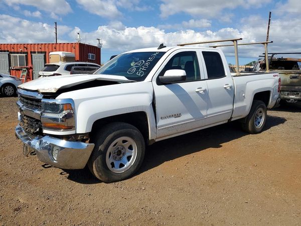 2018 CHEVROLET SILVERADO LT — Front 3/4