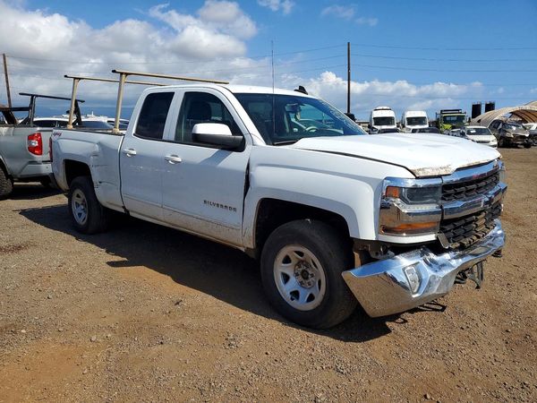 2018 CHEVROLET SILVERADO LT — Passenger 3/4