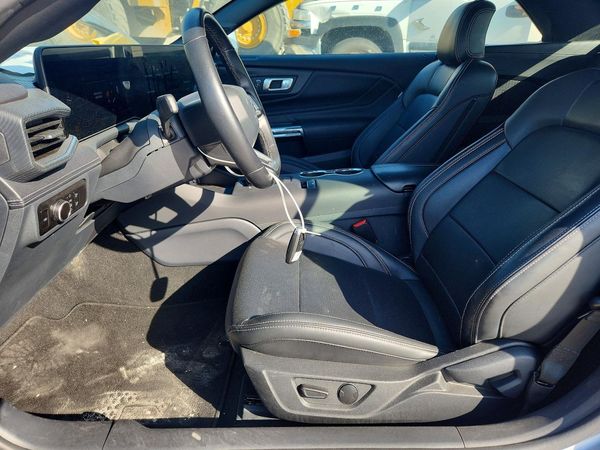 2025 FORD MUSTANG I4 — DENT