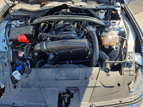 2025 FORD MUSTANG I4 — Engine bay
