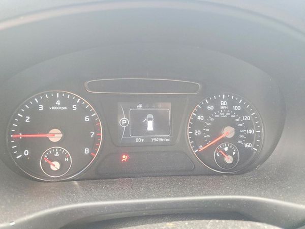 2016 KIA SORENTO L / LX