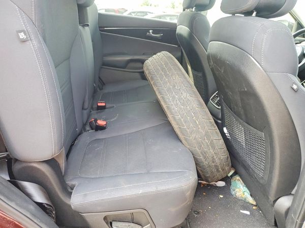 2016 KIA SORENTO L / LX