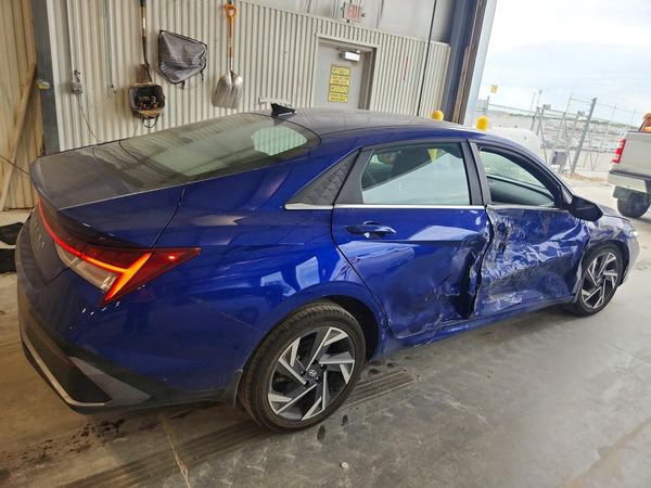 2024 HYUNDAI ELANTRA SEL w/ Convenience Pkg