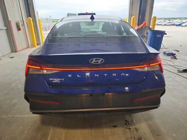 2024 HYUNDAI ELANTRA SEL w/ Convenience Pkg